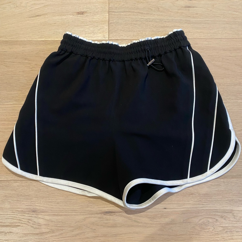 Aritzia ~ Babaton 101 Shorts